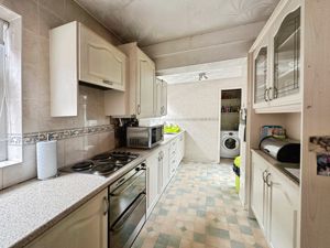 Kitchen- click for photo gallery